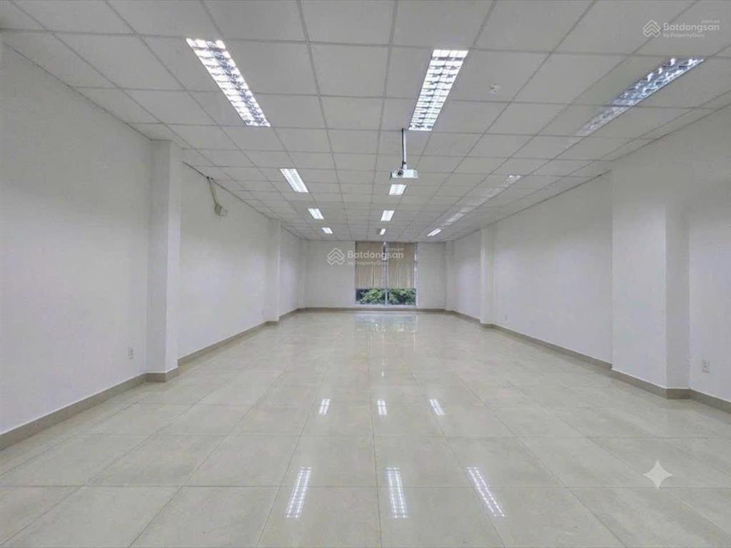 Cho thuê tòa nhà 1 hầm 4 lầu có thang máy mặt tiền đường phạm văn thuận p. tam hiệp