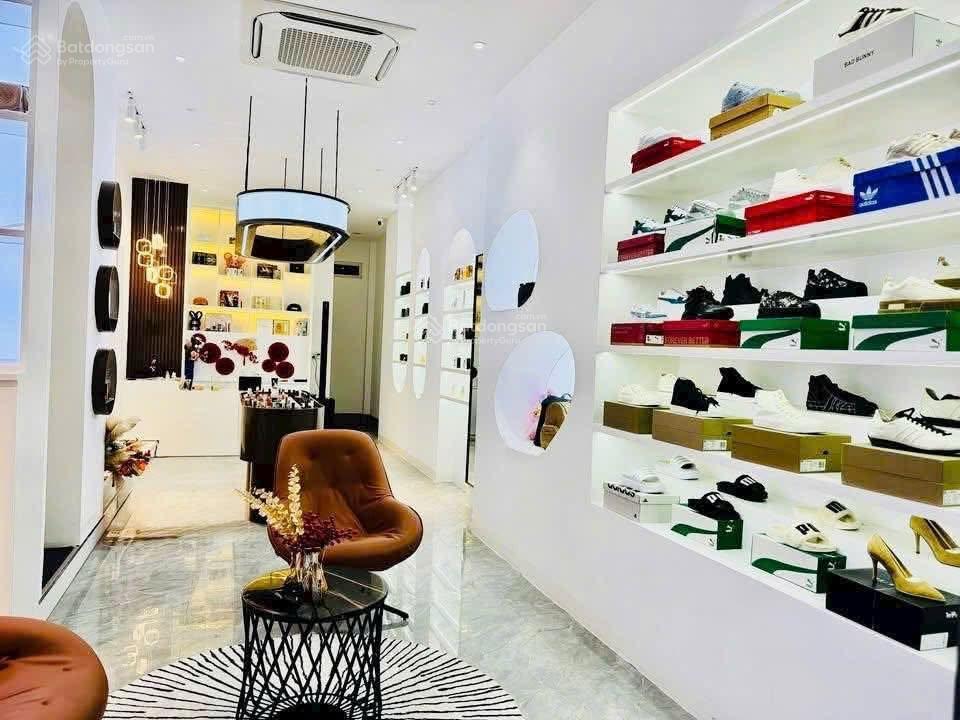 Giảm gần 600 triệu  nhà 1 trệt 3 lầu full nội thất mặt tiền đường huỳnh văn nghệ  p. bửu long
