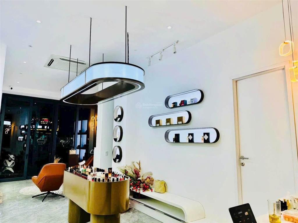Giảm gần 600 triệu  nhà 1 trệt 3 lầu full nội thất mặt tiền đường huỳnh văn nghệ  p. bửu long