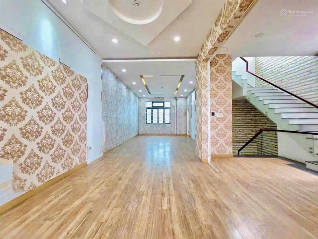 Bán tòa nhà 5 tầng và sân thượng, mặt tiền kinh doanh đường trương định, phường tam hiệp