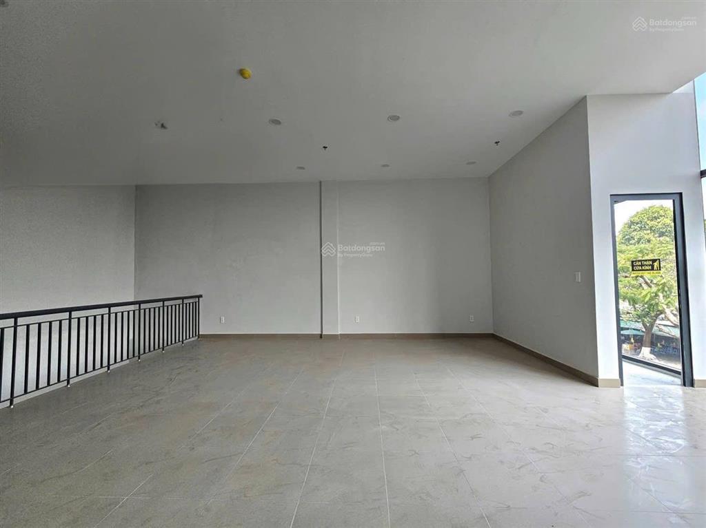 Cho thuê shophouse ngay khu trung tâm thương mại. phường quang vinh