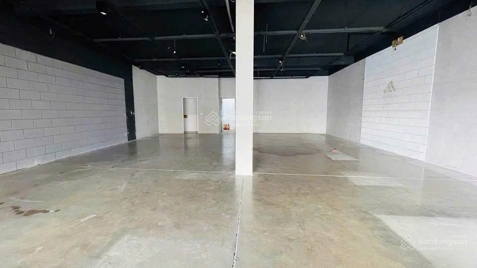 Cho thuê nhà mặt tiền đường phạm văn thuận gần ngay coopmart biên hòa. dt 168m2, 90tr/tháng