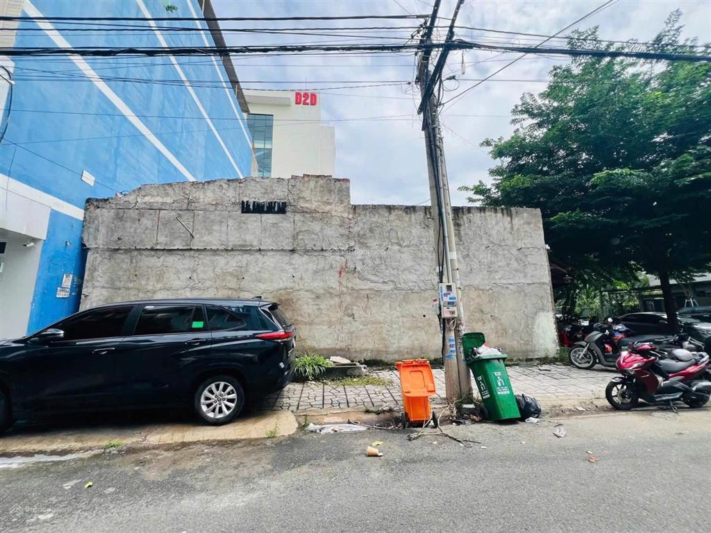 Cho thuê lô liền kề khu đất d2d trục d9 giáp với n9