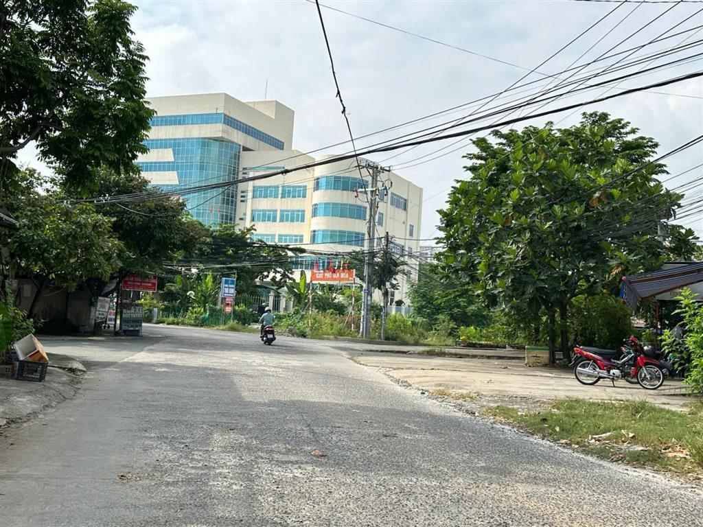 Bán nhà mới 1 trệt 1 lầu sân xe hơi tđc quang vinh. dt 79,8m2, 5,5 tỷ,  0906 694 ***