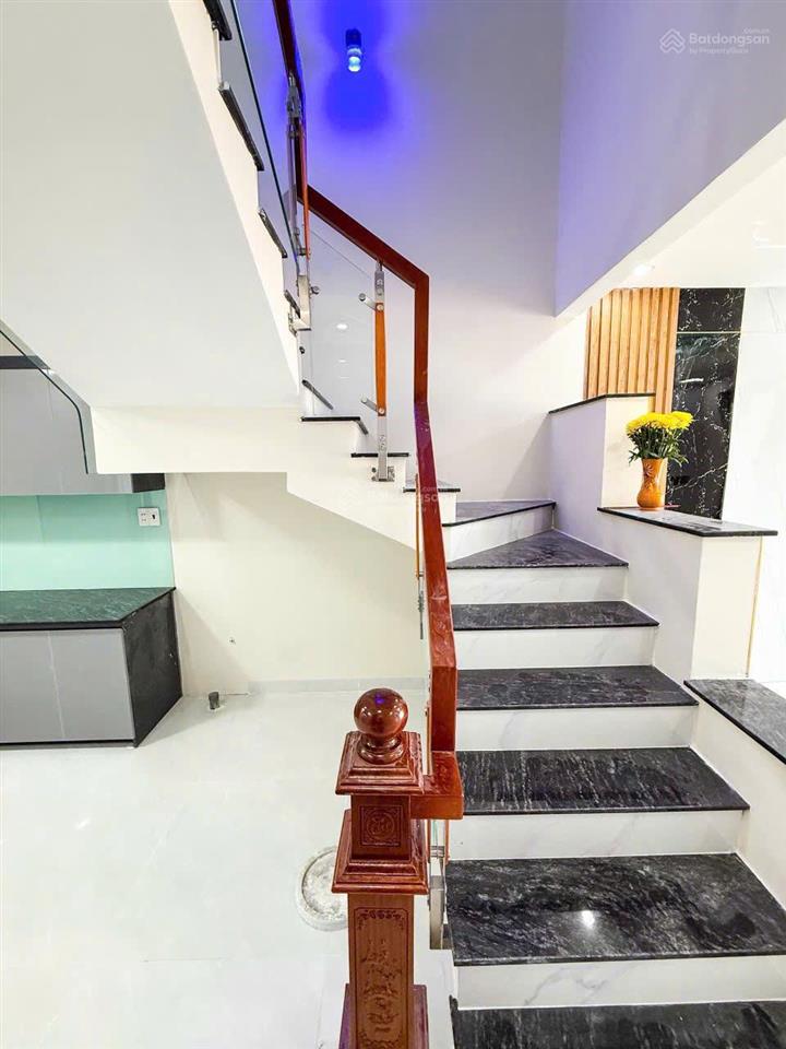 Bán nhà lầu p. tân phong gần chợ phúc hải đường xe hơi, dt 60m2, 3,2 tỷ,  0906 694 ***
