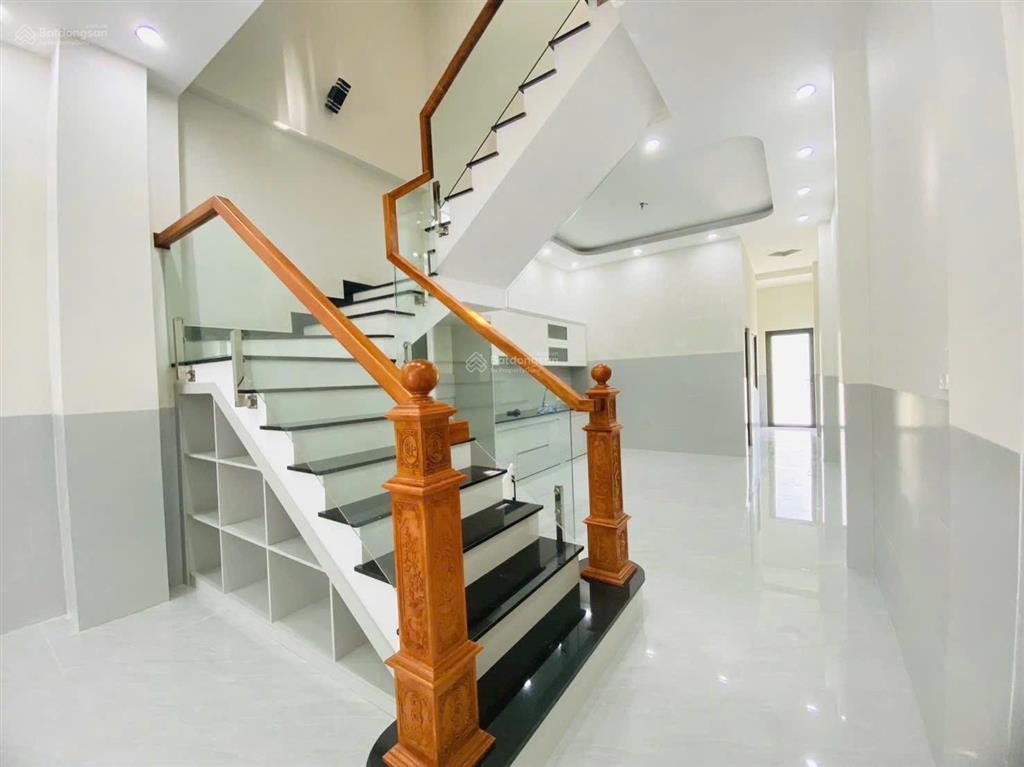 Bán nhà 1 trệt 2 lầu kdc  bửu long 3, biên hoà. dt 74m2, 5,7 tỷ. 0906 694 ***