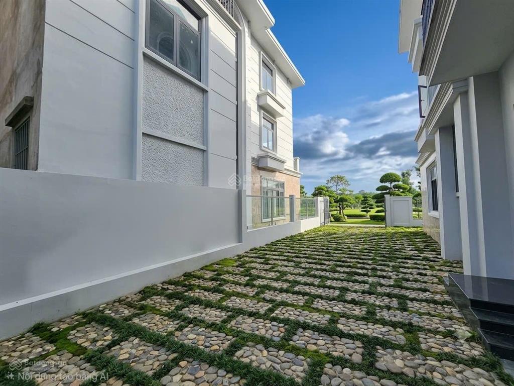 Nhà liền kề vườn 1 trệt 2 lầu căn góc thoát hiểm kdc bửu long 3.  0906 694 ***