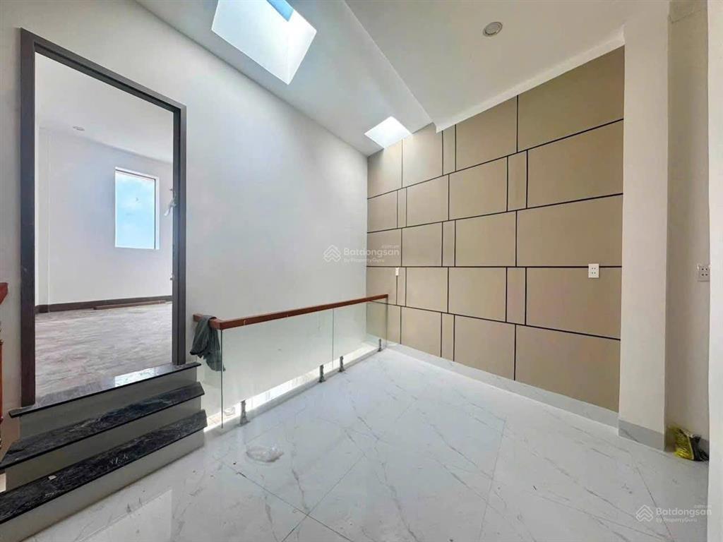 Nhà lầu trệt p. hố nai mới giáo xứ lộ đức.  0906 694 ***