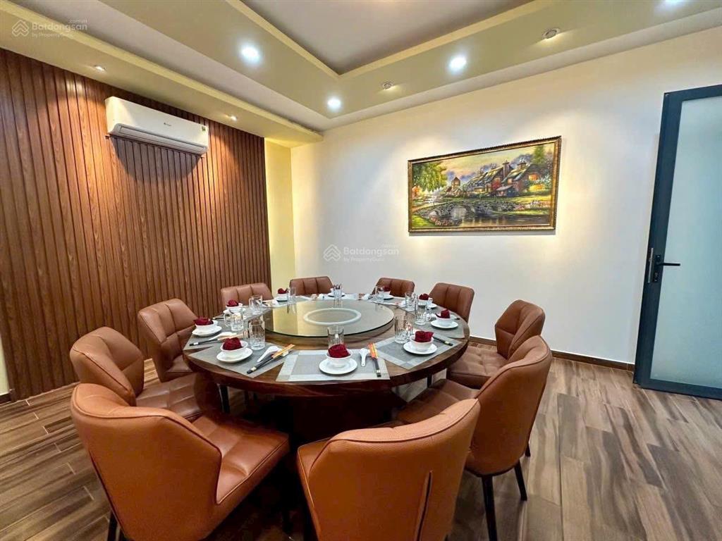 Cho thuê mặt bằng siêu đẹp vị trí vàng  mặt tiền bờ kè mới