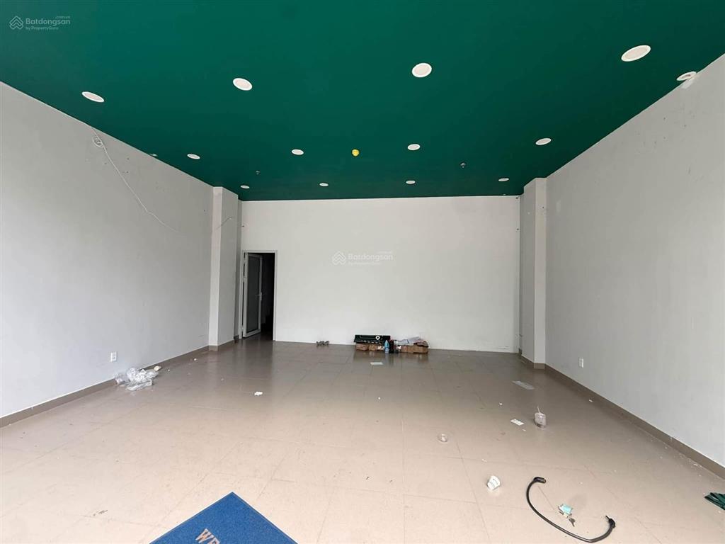Chính chủ cho thuê shophouse ngay khu trung tâm thương mại.