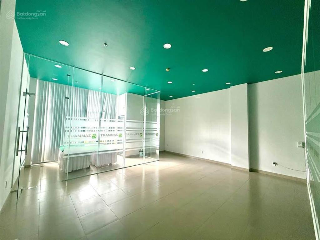Chính chủ cho thuê shophouse ngay khu trung tâm thương mại.