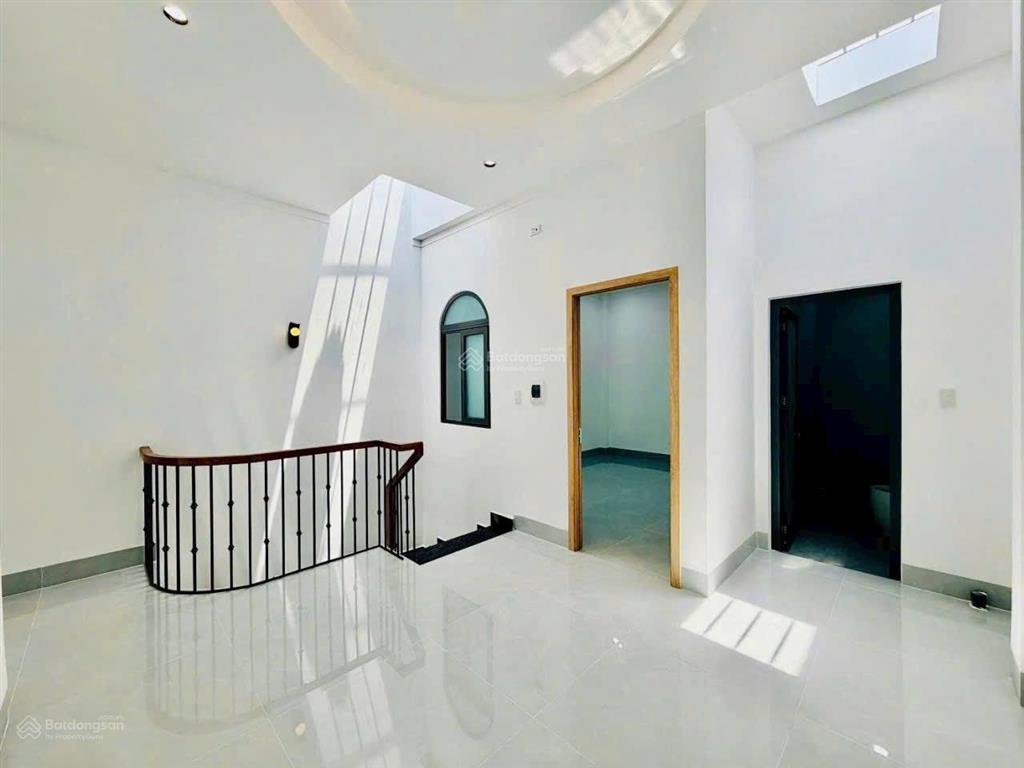 Bán nhà tam hiệp 1 trệt, 1 lầu, dt 90m2, giá 4,250 tỷ,  0906 694 ***