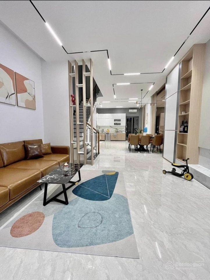 Kẹt tiền bán gấp căn nhà ngay vòng xoay an lạc, đang cho thuê 14 tr/tháng, 5mx19,2m, giá2 tỷ 7