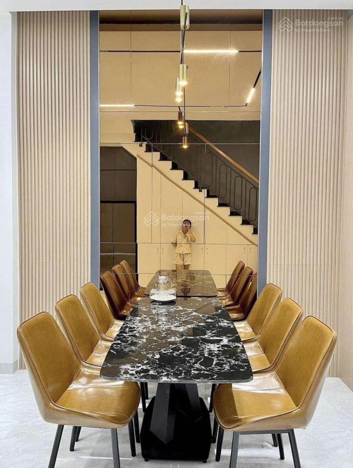 Kẹt tiền bán gấp căn nhà ngay vòng xoay an lạc, đang cho thuê 14 tr/tháng, 5mx19,2m, giá2 tỷ 7