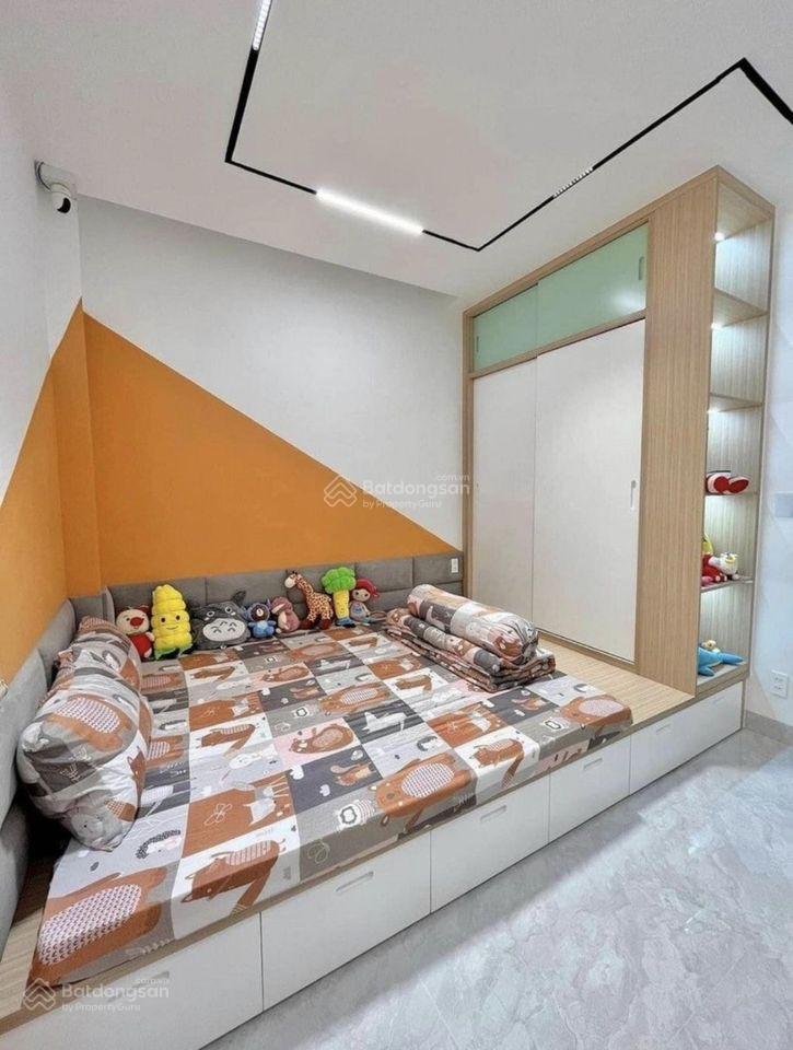 Kẹt tiền bán gấp căn nhà ngay vòng xoay an lạc, đang cho thuê 14 tr/tháng, 5mx19,2m, giá2 tỷ 7