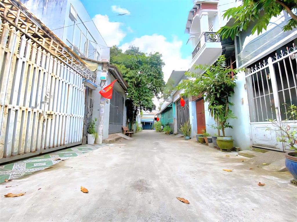 Nhà tân thới hiệp, 5x20m, 2 mặt hẻm gần chợ có 4 phòng trọ 5.2 tỷ