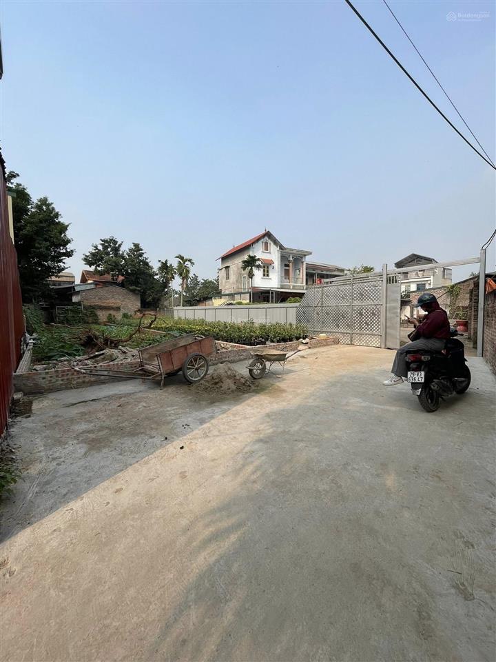 Chính chủ bán lô 105m2 làng nghề hoa trung tâm thị trấn phúc thọ, đất vuông vắn dân cư đông đúc.