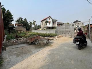 Chính chủ bán lô 105m2 làng nghề hoa trung tâm thị trấn phúc thọ, đất vuông vắn dân cư đông đúc.