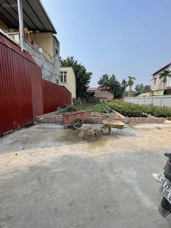 Chính chủ bán lô 105m2 làng nghề hoa trung tâm thị trấn phúc thọ, đất vuông vắn dân cư đông đúc.