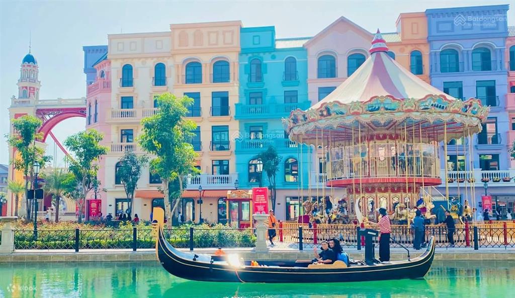 Bán căn shophouse mega grand world hà nội đối diện mặt sông và quảng trường