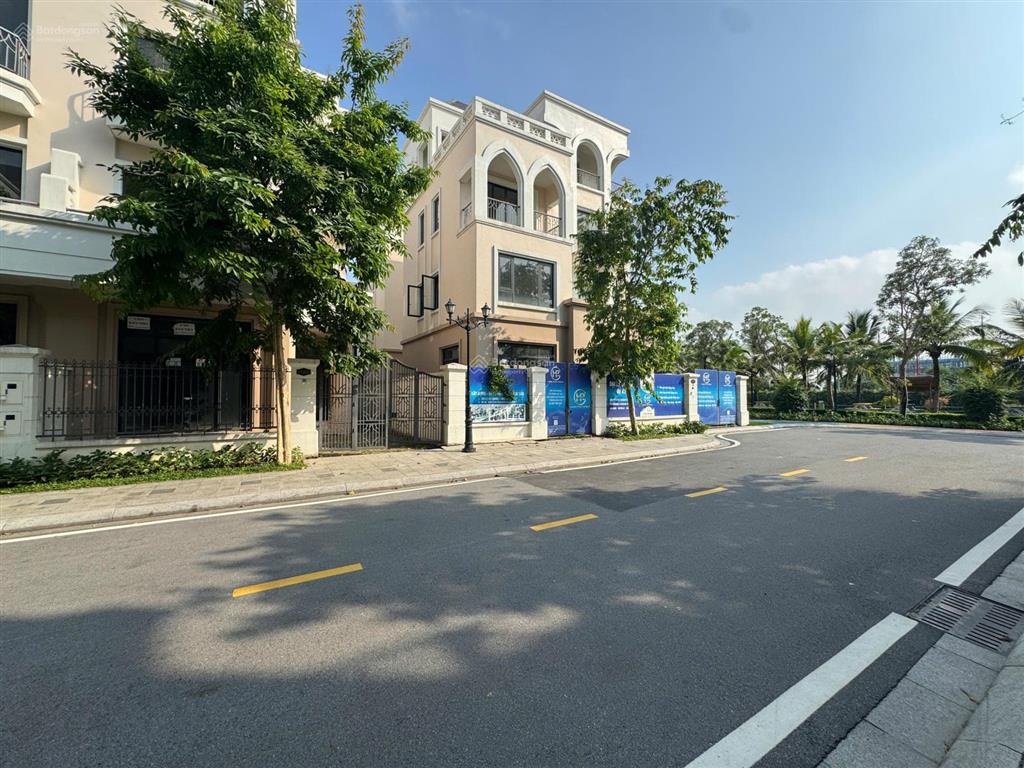 Duy nhất chỉ một căn biệt thự tứ lập áp góc, sát căn đơn lập cách công viên ven sông chỉ 15m