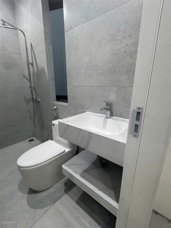Bán cắt lỗ căn liền kề xẻ khe đã hoàn thiện full 5 tầng đẹp vinhomes ocean park 2