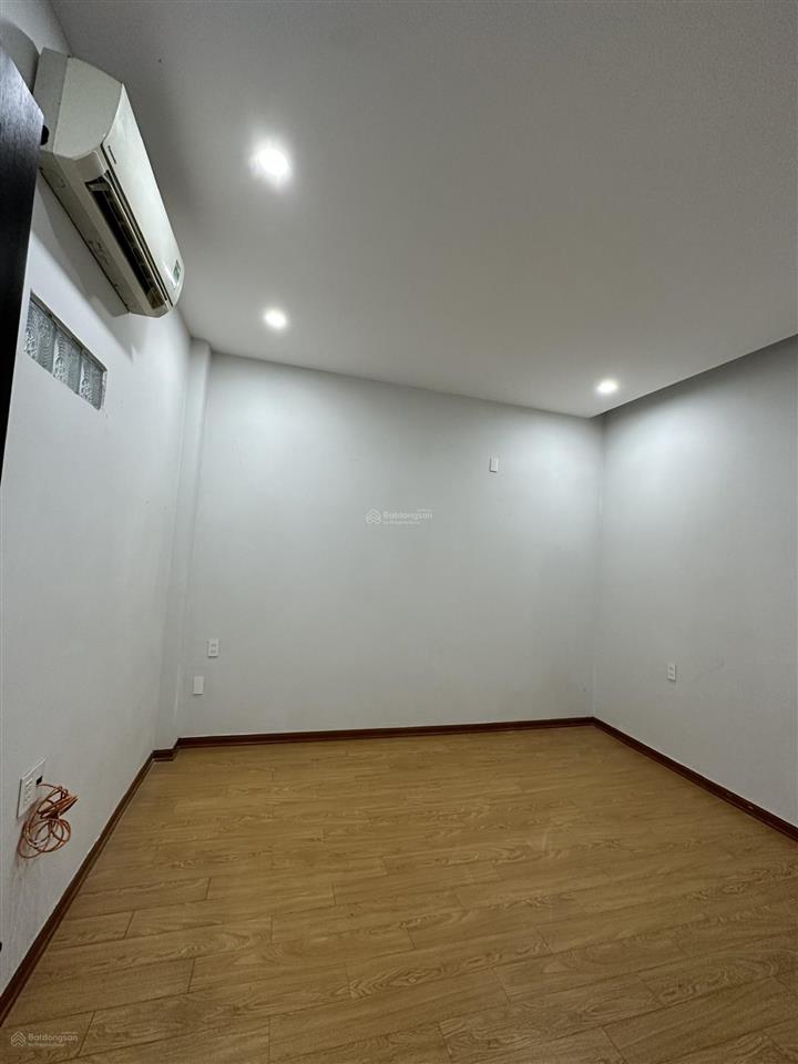 Bán đất tặng nhà 3 tầng mt ngay nguyễn hữu dật  93m2  dòng tiền 130 triệu/năm  9.x tỷ giá đầu tư