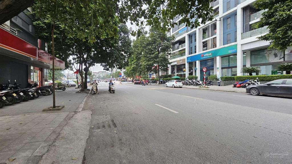 Bán nhà liền kề 6a khu c17 bca kđt làng việt kiều châu âu 70m 5 tầng kinh doanh cực tốt hơn 20 tỷ.