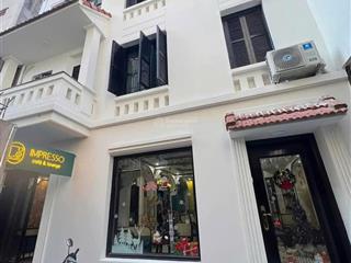 Cho thuê nhà mặt ngõ thái hà nhà mới, có thang máy diện tích 110m x 7 tầng