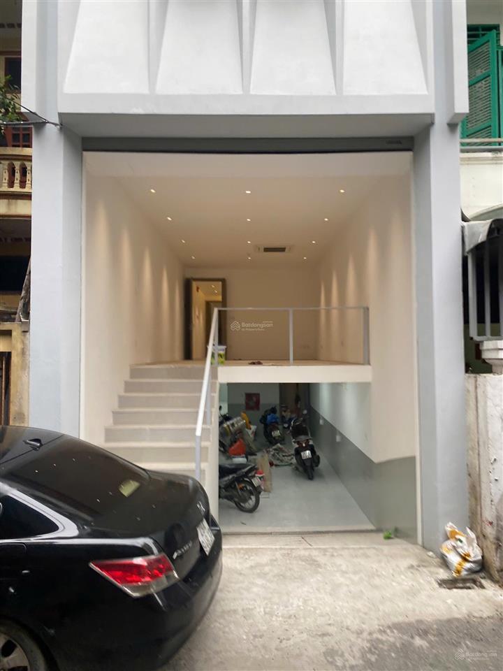 Cho thuê nhà mặt phố hàng bồ hoàn kiếm * diện tích 80m x 5 tầng + 1 hầm
* mặt tiền 3,5m