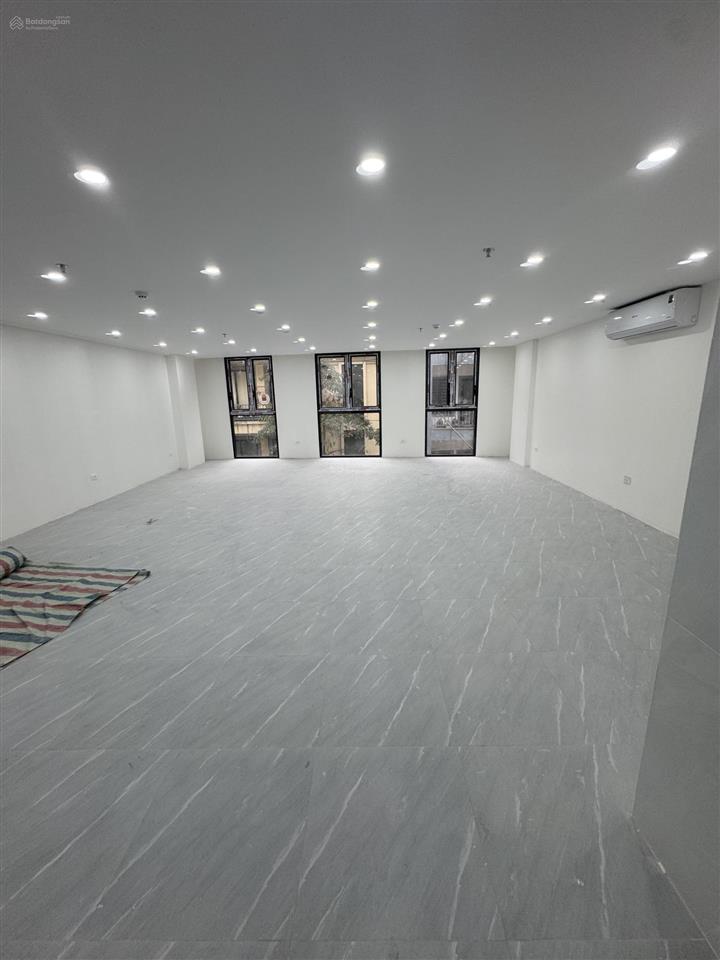 Cho thuê nhà mặt phố lò đúc  hai bà trưng
diện tích 120mx 4t +1tum
mặt tiền 7m