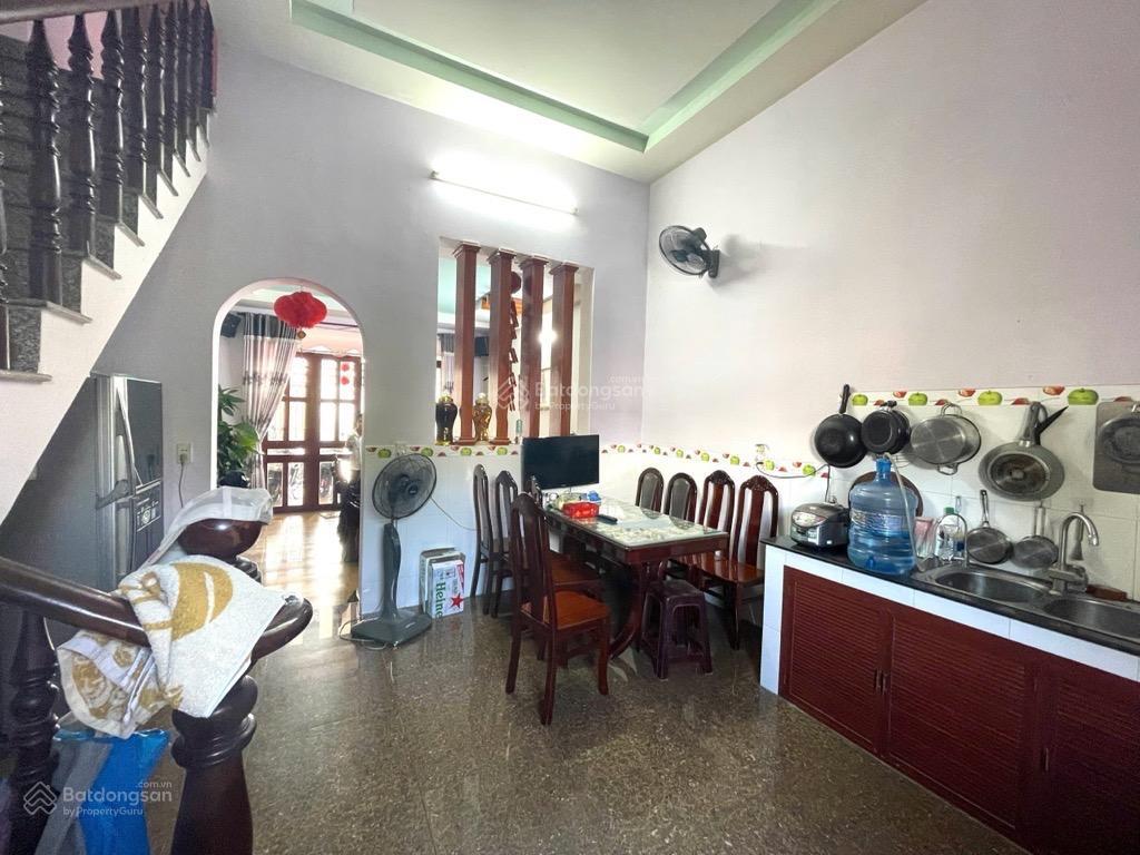 Bán nhà 70 m2 mặt tiền đường 102