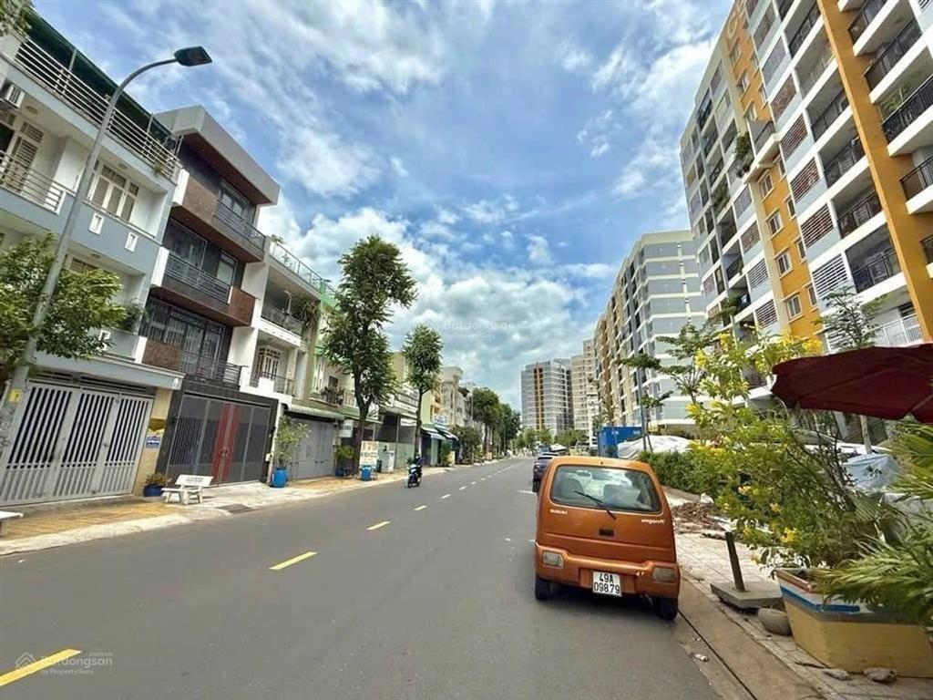 Bán nhà mặt tiền kinh doanh man thiện