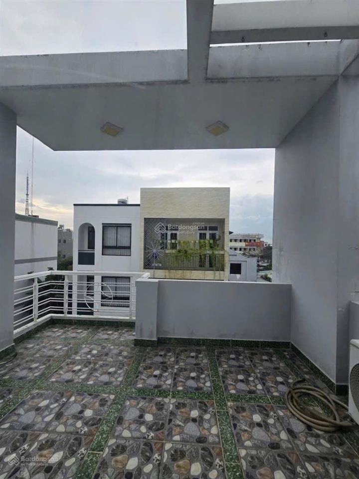 Bán nhà man thiện nhà đẹp, vị trí thuận tiện kích thước ngang 4,2m dài 17m kết cấu