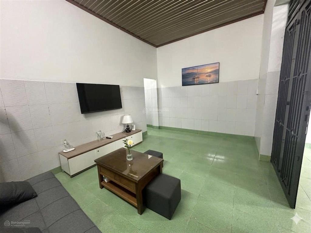Bán nhà cấp 4 gần vinhomes grand park quận 9 diện tích 70 m (ngang 5 m)
nhà cấp 4, gồm 2 phòng