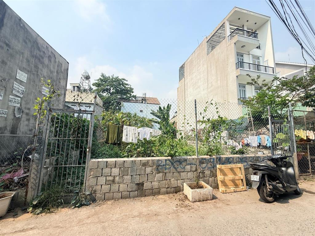 Ban 110 m bán đấttrung tâm tăng nhơn phú b đường ô tô thông diện tích 110 m (ngang 4,2 m)