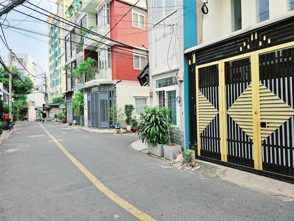 Chi 3,85 tỷ bán nhà mặt tiền hiệp phú tặng nhà cấp 4 vị trí mặt tiền đẹp, có vỉa hè rộng.