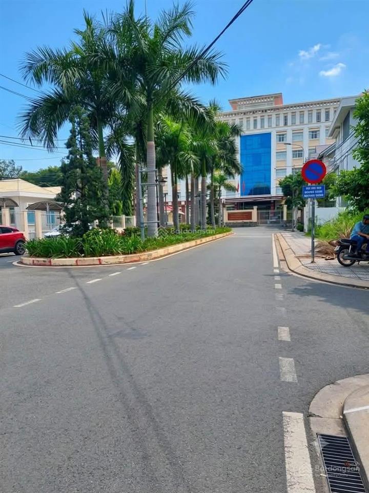 Nóng vip ngay ubnd q9 (cũ) vị trí cách 200m ra đường song hành hà nội, hẻm 6m thông