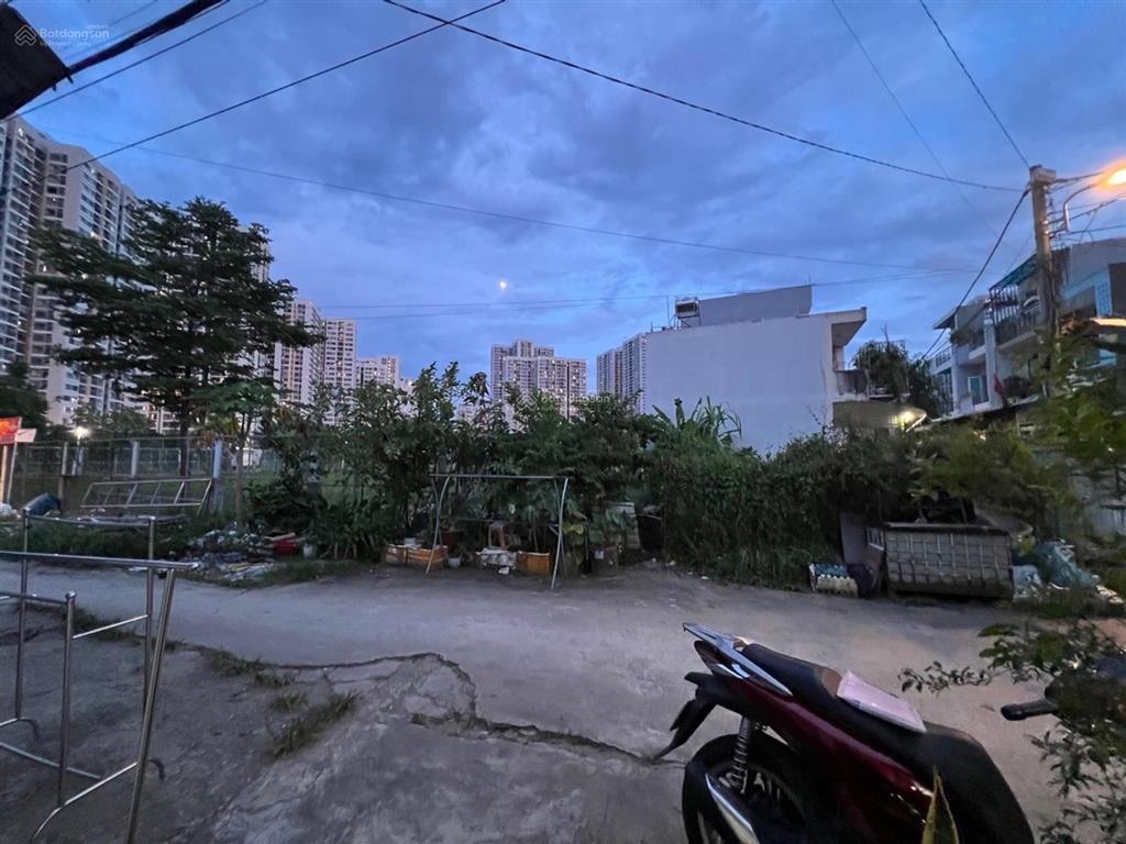 Bán nhà nhỉnh 3 tỷ ngay vinhomes quận 9 trung tâm khu dân cư