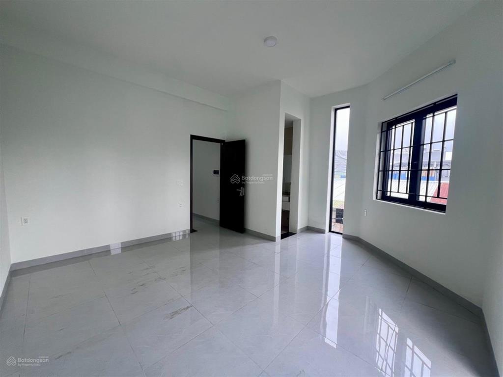 Lô góc 105m 1 trệt 2 lầu 1 tum 2 mặt tiền thoáng mát mặt tiền đường số long t