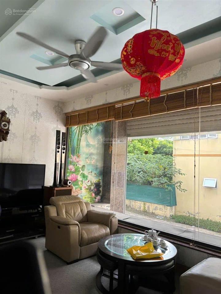 Nhà 6 tầng ô tô, thang máy. gần trường học bệnh viện. gần cầu chương dương long biên. giá 14.4 tỷ