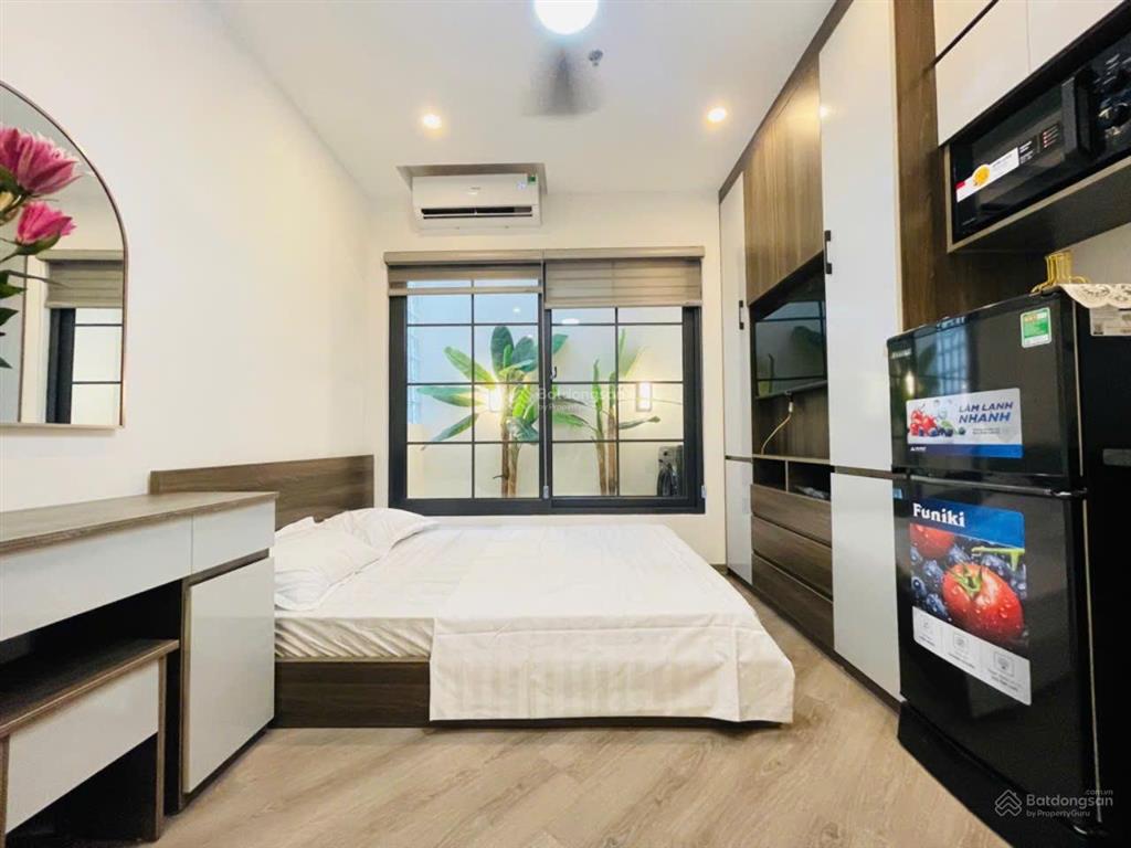Nhà 6 tầng ô tô, thang máy. gần trường học bệnh viện. gần cầu chương dương long biên. giá 14.4 tỷ