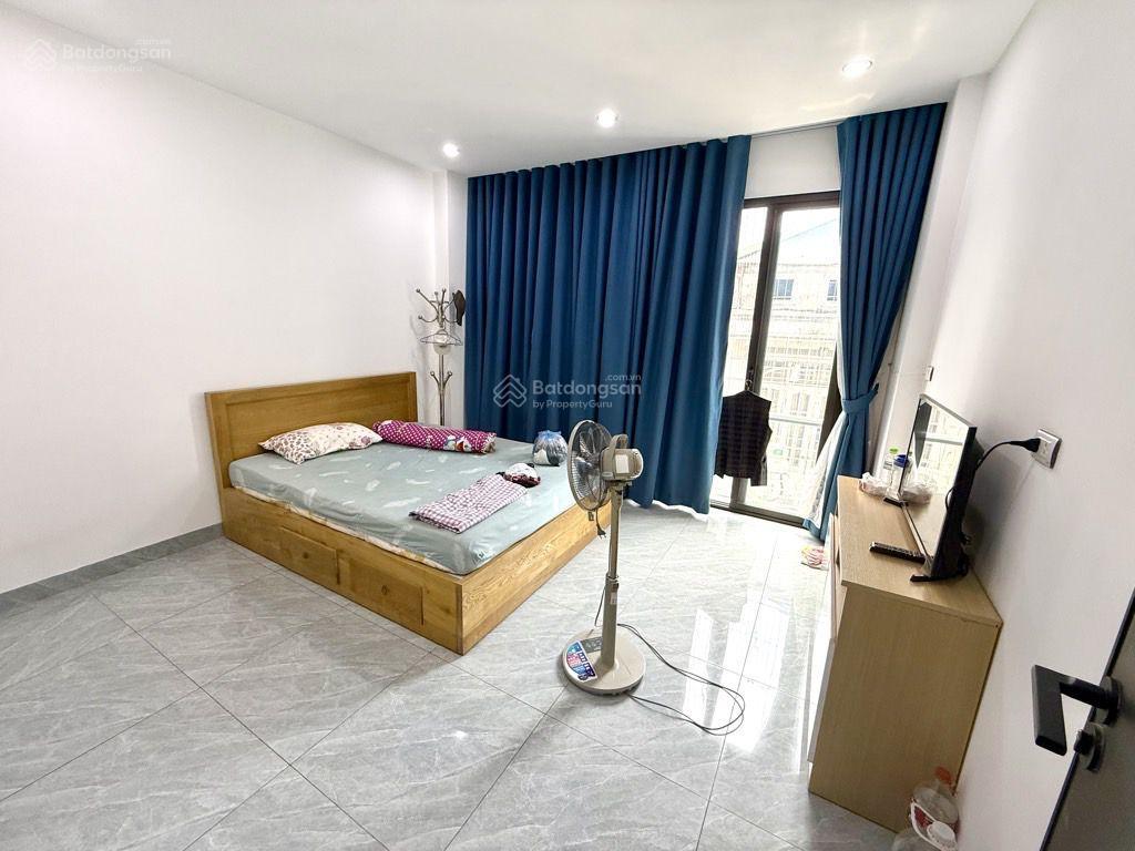 Nhà 5 tầng thang máy. dt 57m2. đường thông ô tô, gần chợ trường học. ngay cầu chương dương. 14,8 tỷ