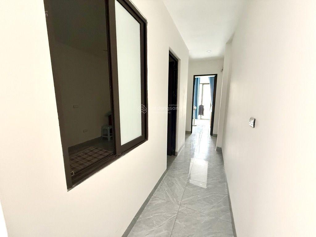 Nhà 5 tầng thang máy. dt 57m2. đường thông ô tô, gần chợ trường học. ngay cầu chương dương. 14,8 tỷ