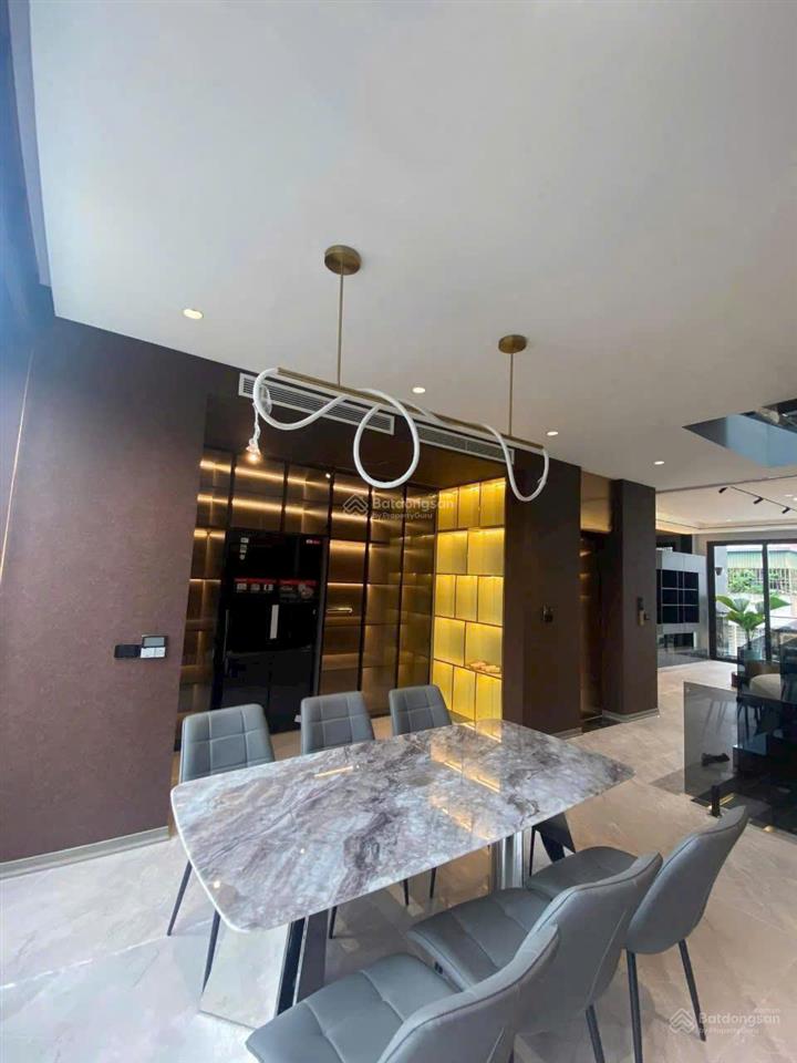 Nhà đẹp cạnh trường học, ô tô, lô góc thang máy. phố hồng tiến nguyễn văn cừ long biên. giá 14.9 tỷ