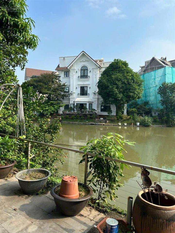 Nhà đẹp cạnh trường học, ô tô, lô góc thang máy. phố hồng tiến nguyễn văn cừ long biên. giá 14.9 tỷ