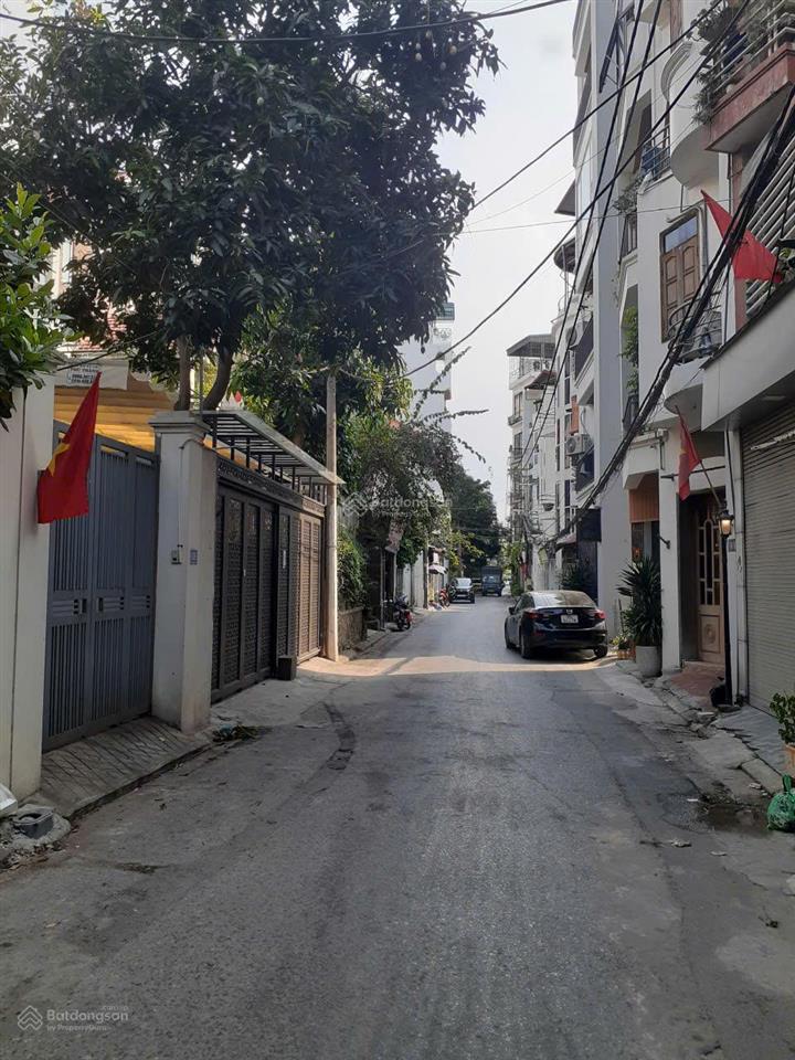 Nhà đẹp cạnh trường học, ô tô, lô góc thang máy. phố hồng tiến nguyễn văn cừ long biên. giá 14.9 tỷ
