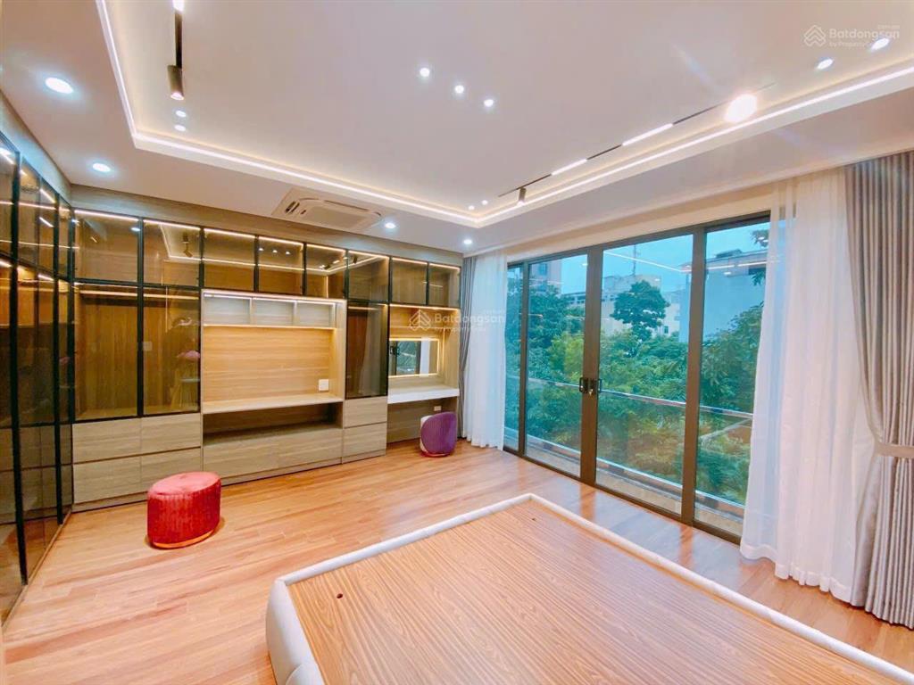 Nhà đẹp cạnh trường học, ô tô, lô góc thang máy. phố hồng tiến nguyễn văn cừ long biên. giá 14.9 tỷ