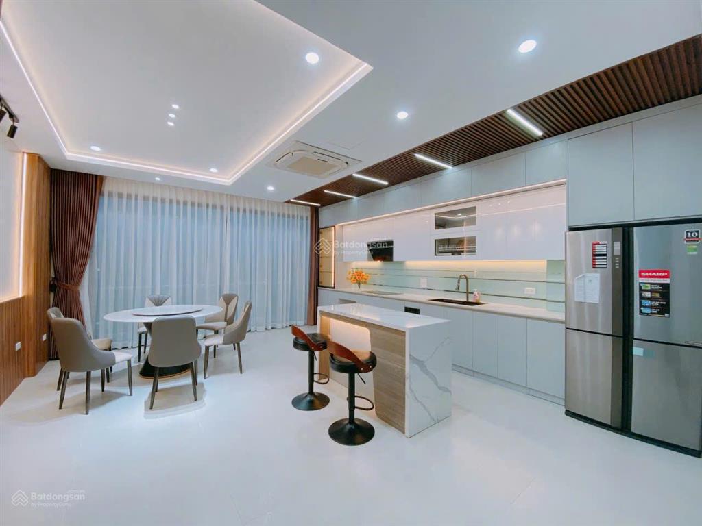 Nhà đẹp cạnh trường học, ô tô, lô góc thang máy. phố hồng tiến nguyễn văn cừ long biên. giá 14.9 tỷ