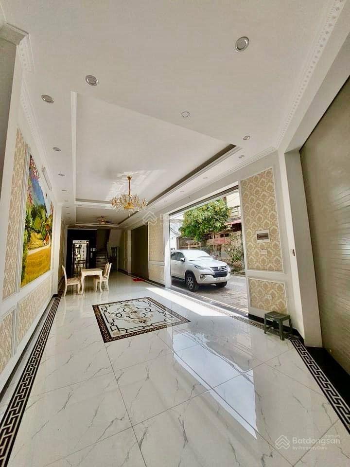 Dt 54m 7 tầng thang máy, ô tô vào, lô góc. gần trường học. phố nguyễn văn cừlong biên. 14.95 tỷ
